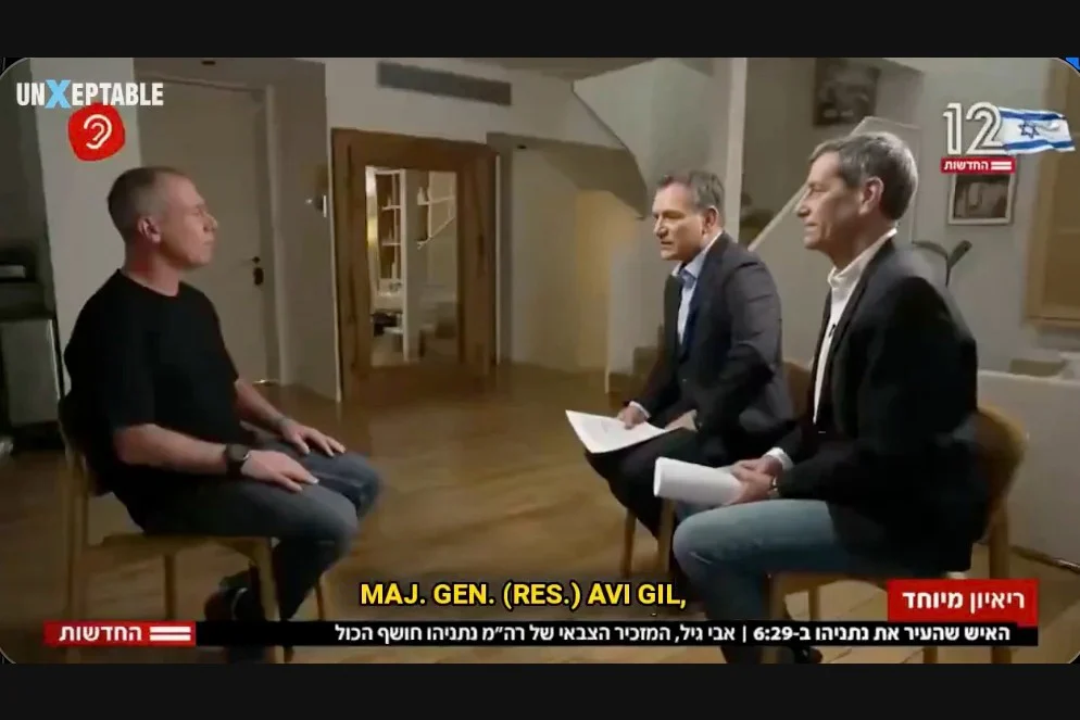 Generalmajor a. D. Gil im Interview mit zwei Journalisten des israelischen Senders Channel 12